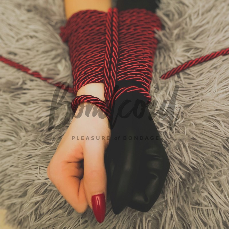 Мотузка для зв'язування Juicy Carmine 5мм 4м Шовк БДСМ SHIBARI Червона Bondage