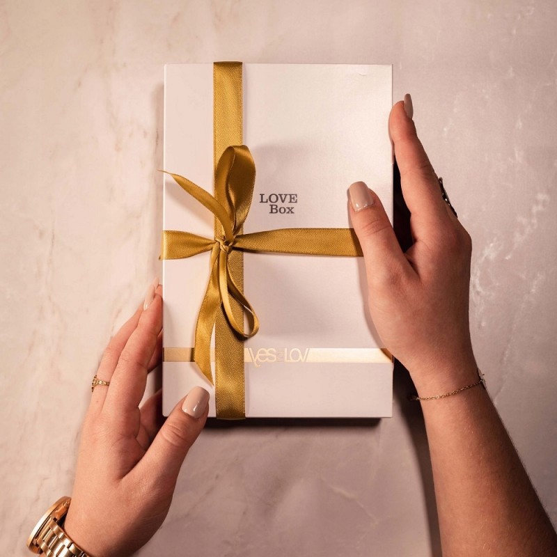 YES FOR LOV Набір Love Box: масажна олійка + еротична гра + гель + шарф